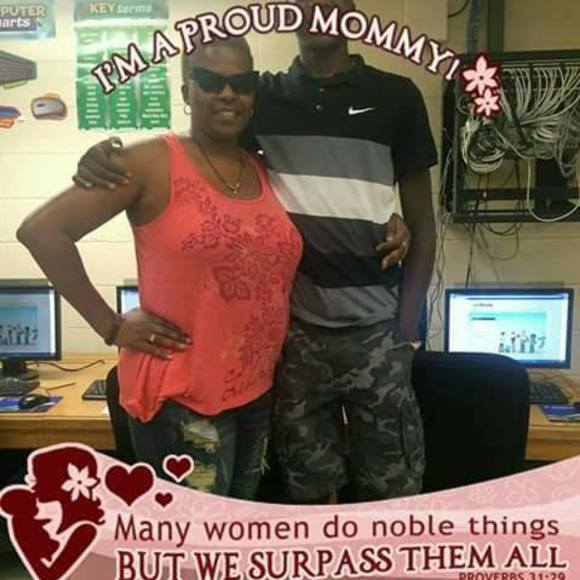 Profile Picture of Yvette Moore (@yvettemoore594) on Poshmark