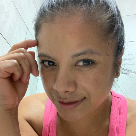 Profile Picture of Ann Romero (@anngem86) on Poshmark