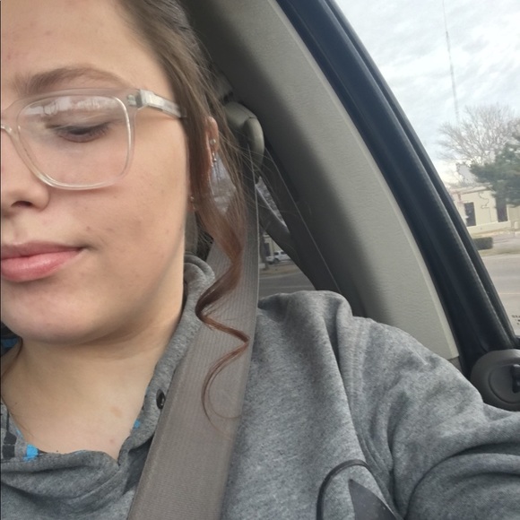 Profile Picture of Grace Byars (@lgbyars0104) on Poshmark