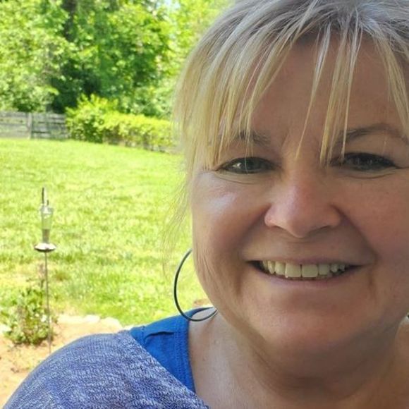 Profile Picture of Debra Hackett (@debrahackett156) on Poshmark