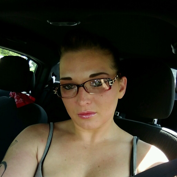 Profile Picture of Crystal Day (@crystalday90) on Poshmark