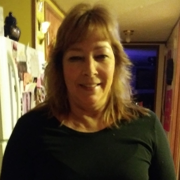 Profile Picture of Jill Withee (@jillwithee) on Poshmark