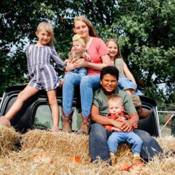 Profile Picture of Heather Wickersham (@shwickersham) on Poshmark