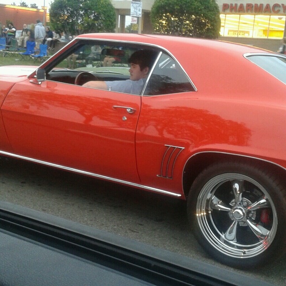 Profile Picture of Heather Mossey (@heathermossey) on Poshmark