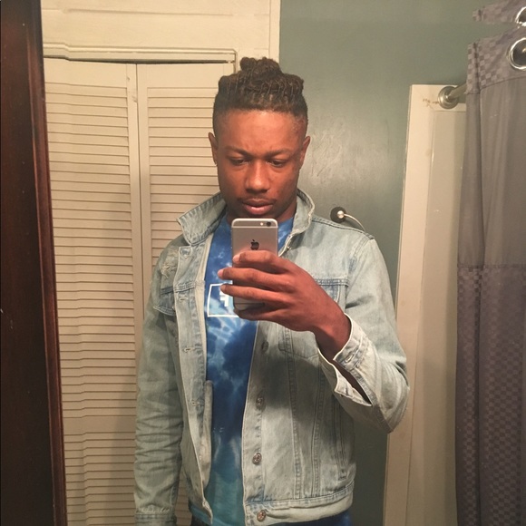 Profile Picture of Tyreek Campbell (@reeklo) on Poshmark