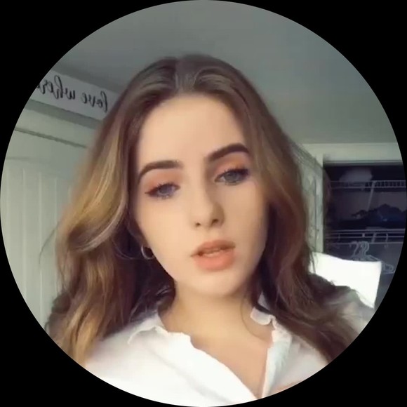 Profile Picture of Quỳnh thanh Hồng (@nnerio78931) on Poshmark