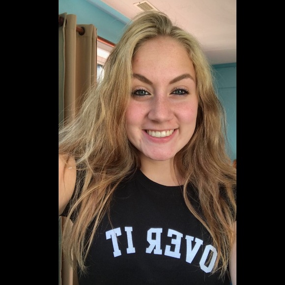 Profile Picture of Taylor Bertrand (@bertrandt) on Poshmark