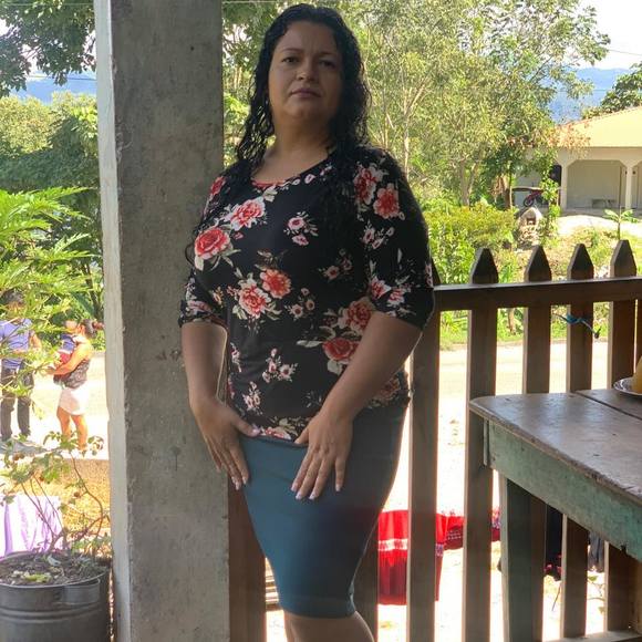 Profile Picture of Orellana Gladis (@orellanagladis) on Poshmark