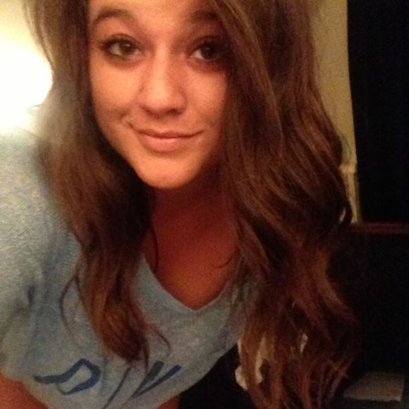 Profile Picture of Lindsey Truscello (@liiinds3y) on Poshmark