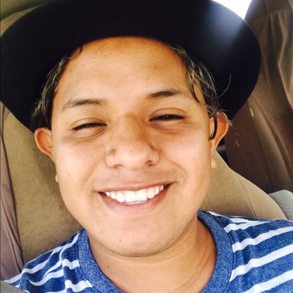 Profile Picture of Ricardo Chumo (@rtch19) on Poshmark