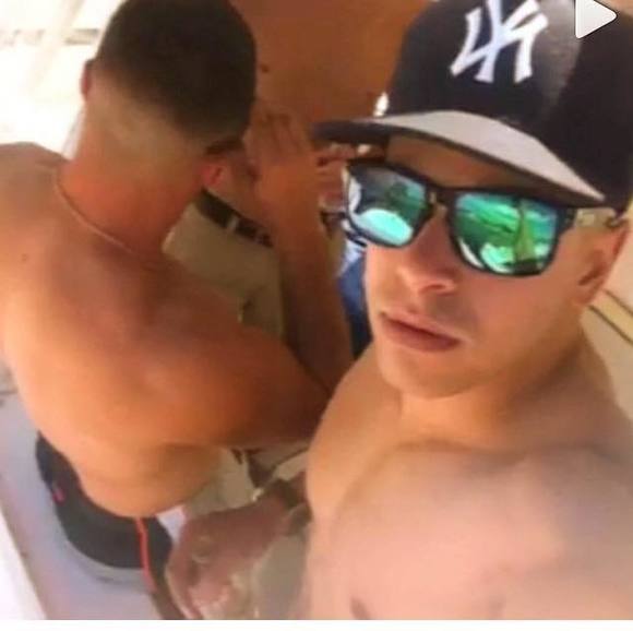 Profile Picture of Ronnie Ron (@ronnie06083) on Poshmark