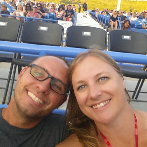 Profile Picture of Lisa Domingos (@lisadomingos) on Poshmark