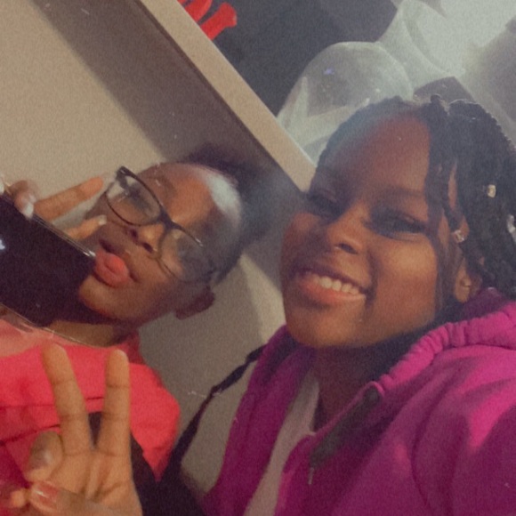 Profile Picture of Tori Lyons (@toriikaash) on Poshmark