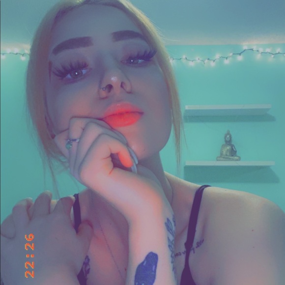 Profile Picture of Adriana Catello (@acatello) on Poshmark