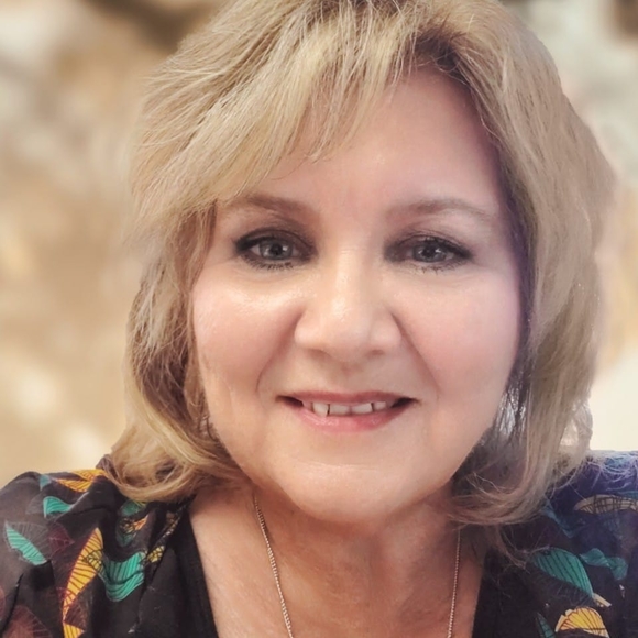 Profile Picture of Kathy Pearson (@klpearson2) on Poshmark