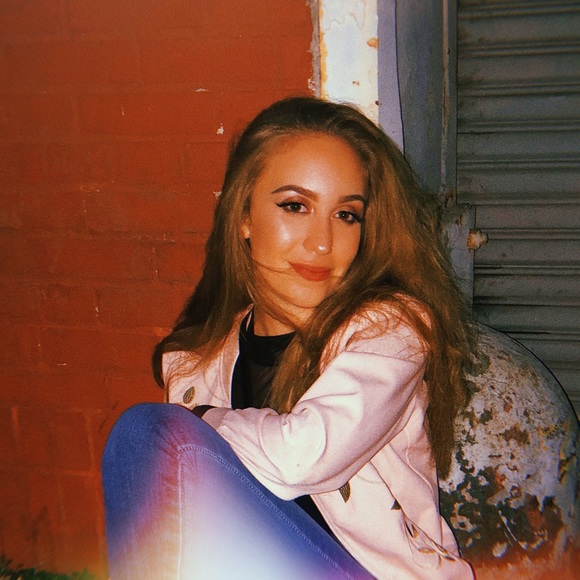 Profile Picture of Emmanuelle Stemmer (@mimis97) on Poshmark