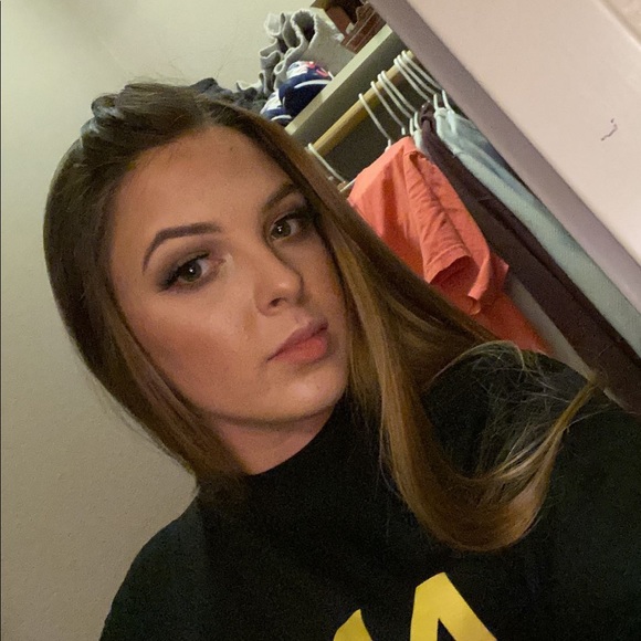 Abbi Forkum - Poshmark Profile Picture of Abbi Forkum (@abbigrac3) on Poshmark