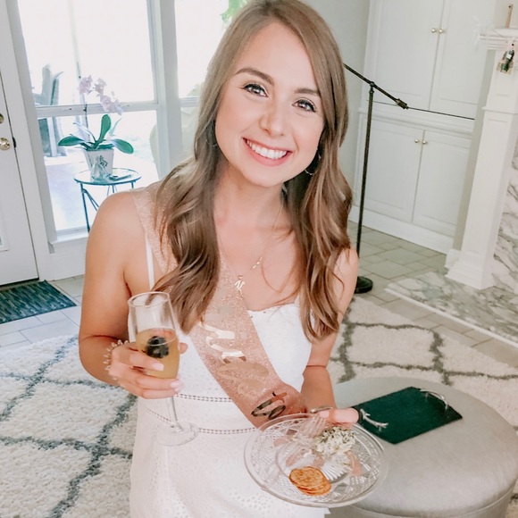 Katie Boward - Poshmark Profile Picture of Katie Boward (@katie_bowbow) on Poshmark