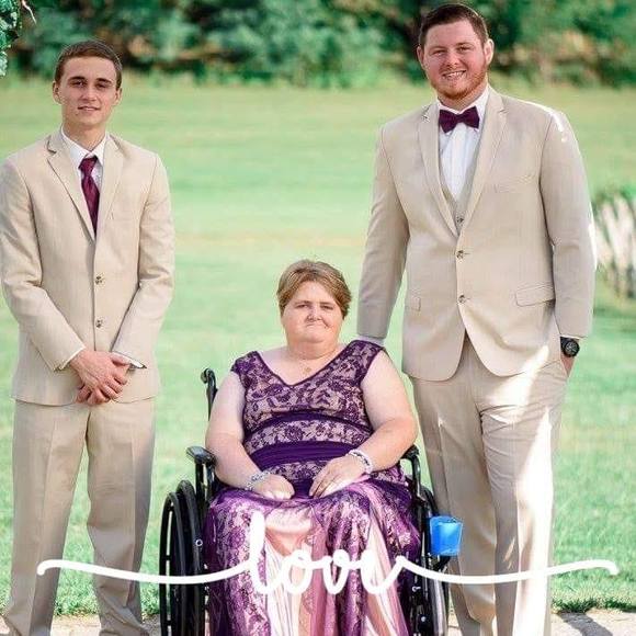 Profile Picture of Bobbie Poff (@bobbiepoff) on Poshmark