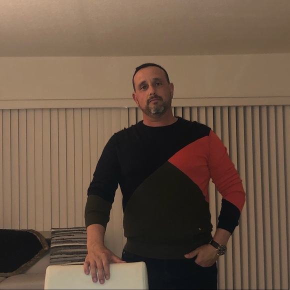 Profile Picture of Hans Adato (@adato75) on Poshmark