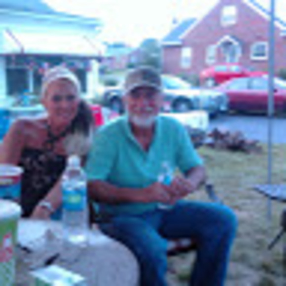 Profile Picture of Rhonda Bierer (@rbierer) on Poshmark