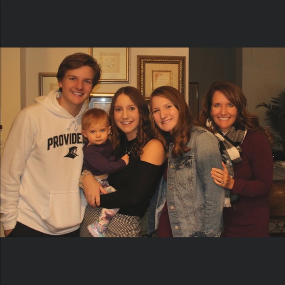 Profile Picture of Alexa Fegley (@alexafegley) on Poshmark