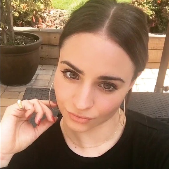 Profile Picture of Kat Kenealy (@katkenealy) on Poshmark