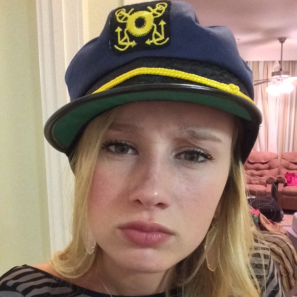 Profile Picture of Nola Allinger (@nolaallinger) on Poshmark