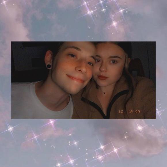 Profile Picture of Elivia Strause (@elivia7070) on Poshmark