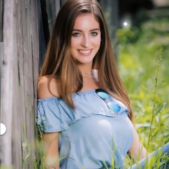 Profile Picture of Lauren Crane (@lcrane44) on Poshmark