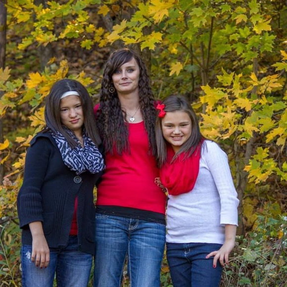 Profile Picture of Heather Oyler (@h_myshelle84) on Poshmark