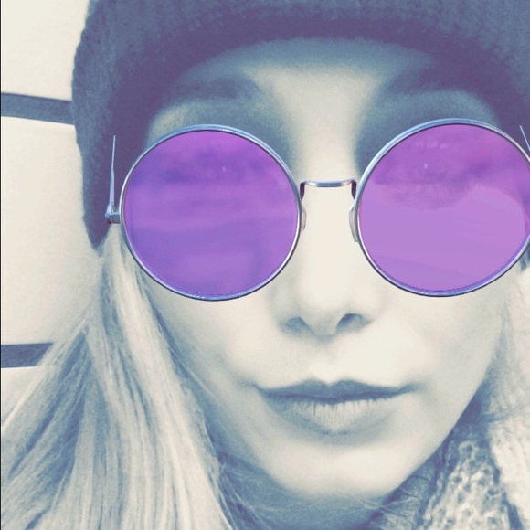 Profile Picture of Danielle Turrell (@2davinci3) on Poshmark