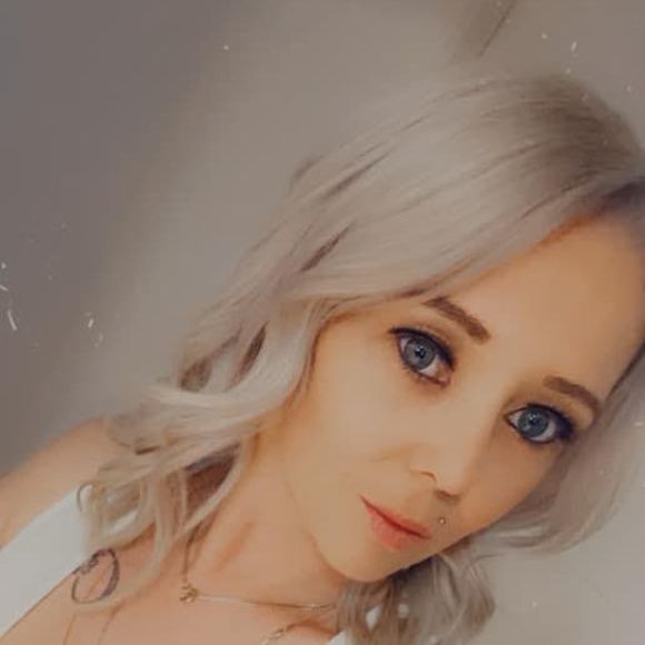 Profile Picture of Shawna Reeves (@shawnareeves796) on Poshmark