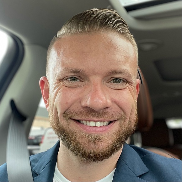 Profile Picture of Peter Spadafore (@tuebor) on Poshmark