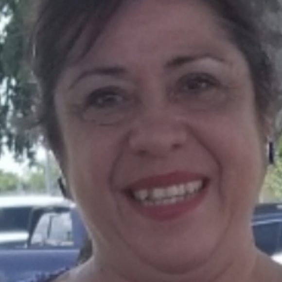 Profile Picture of Ruby Salinas (@mrsrubysalinas) on Poshmark