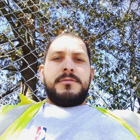 Profile Picture of George Chavez (@georgichavez21) on Poshmark