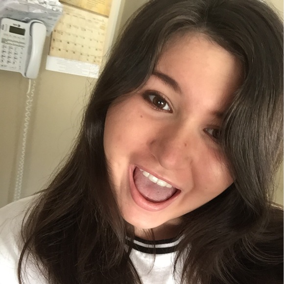 Profile Picture of Julie Sepulvado (@juliesepulvado) on Poshmark