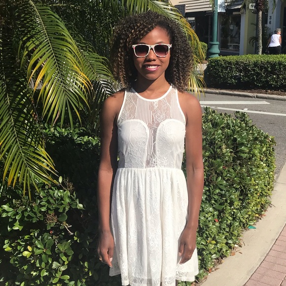 Profile Picture of Danielle Akwara (@deals4dani) on Poshmark