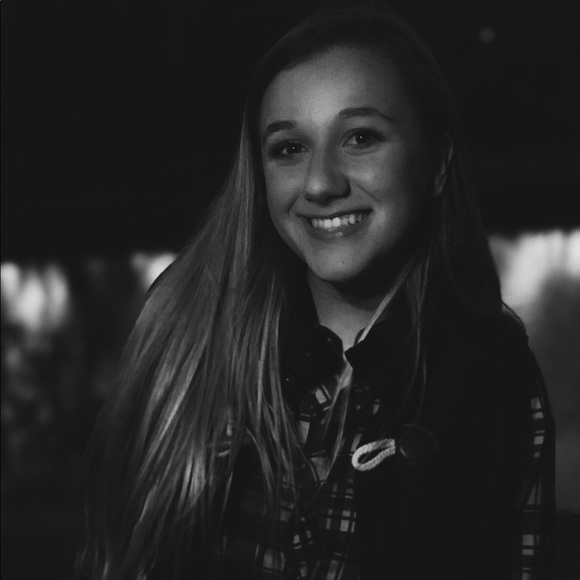 Morgan Stollenwerk - Poshmark Profile Picture of Morgan Stollenwerk (@mstollenwerk001) on Poshmark