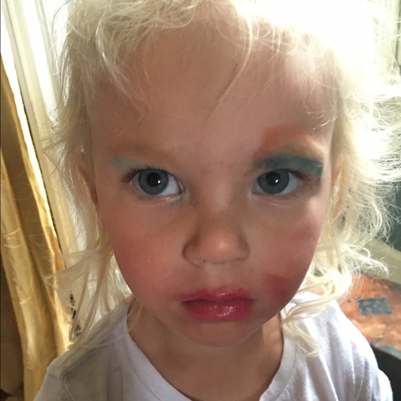 Profile Picture of Dee Moyes (@deemoyes) on Poshmark