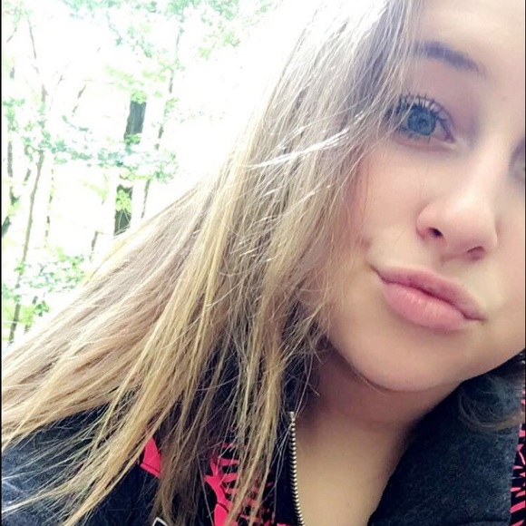 Profile Picture of Haley Wagner (@haleywagner02) on Poshmark