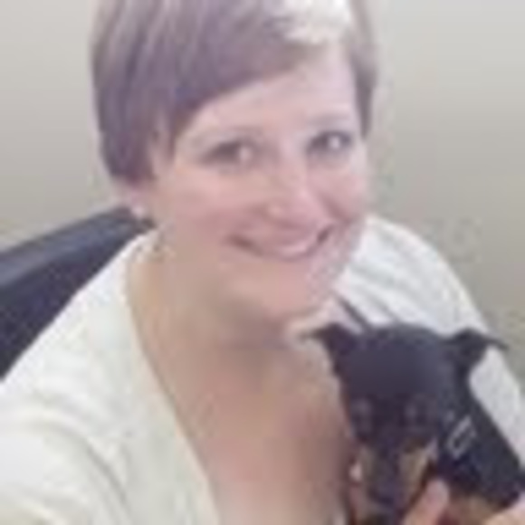 Profile Picture of Christine Pesavento (@christinepes) on Poshmark