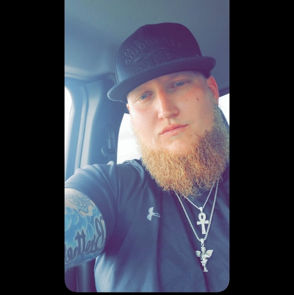 Hunner Mravec - Poshmark Profile Picture of Hunner Mravec (@hunner_mravec) on Poshmark