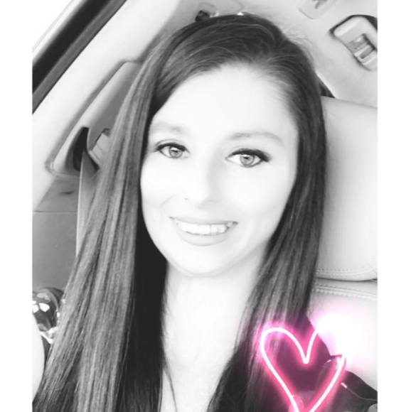 Profile Picture of Brandy Pagesh (@bnpwppds) on Poshmark
