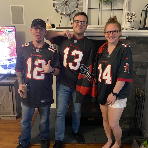 Profile Picture of Anthony Vannata (@avvvvv) on Poshmark