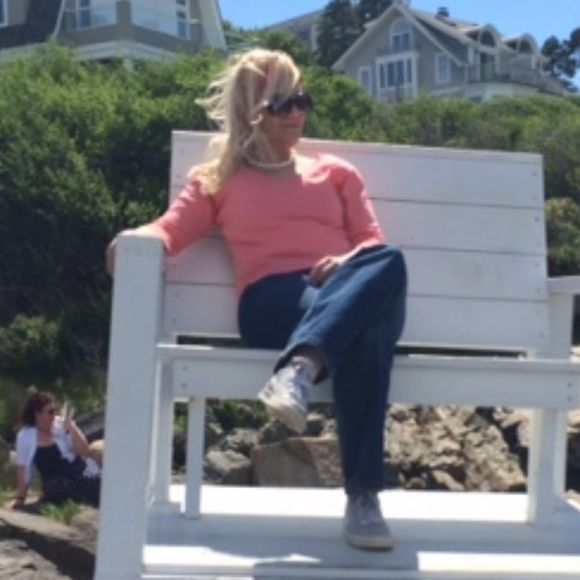 Profile Picture of Carla Puffinburger (@blondemom18) on Poshmark