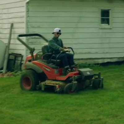 Profile Picture of Josh On A Lawn Mower (@JoshDunSpinning) on Twitter