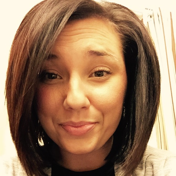 Profile Picture of Amanda Andrew (@aandrewa) on Poshmark