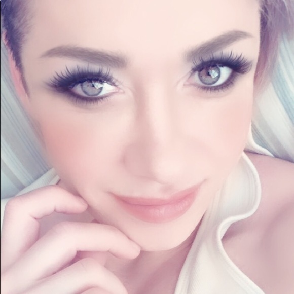 Profile Picture of Annalisa Palmini (@annalisapi) on Poshmark