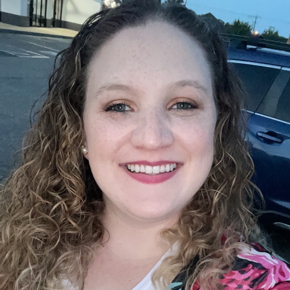 Profile Picture of Ellison Daniels (@ellisondaniels) on Poshmark